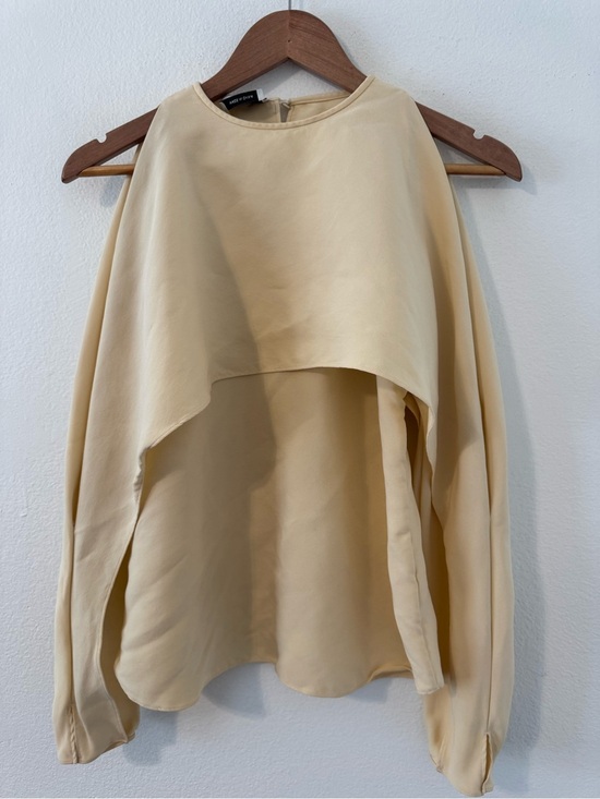 St. John Collection Tops - St. John Collection Sp 2021 100% Silk Cape Overlay Blouse Open Arm Size 2 *Read
